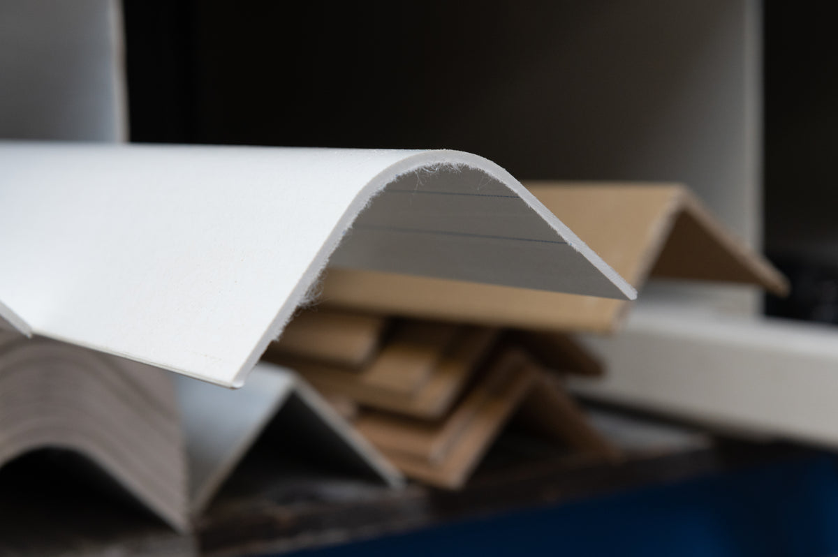 Polyester hoek profiel 90 x 90 x 3 mm Radius 35 mm Per meter